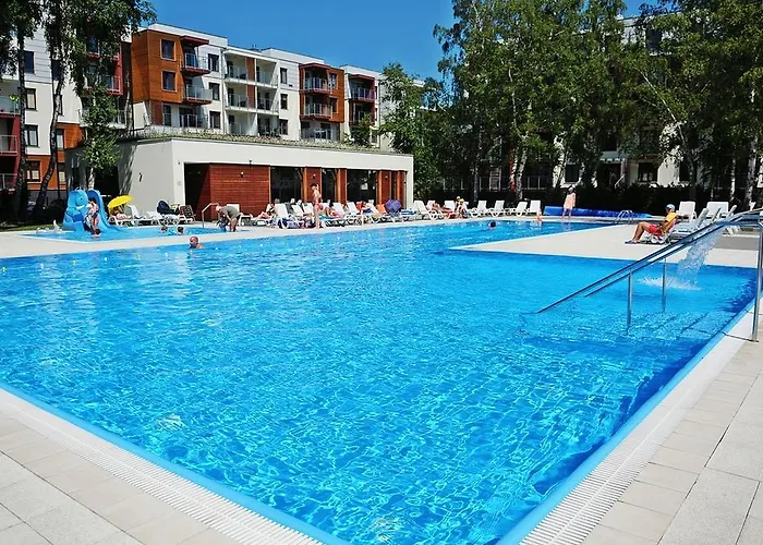 Apartamenty BalticON Polanki - Sauna, Fitness inclusive - Basen latem, Pool im Sommer